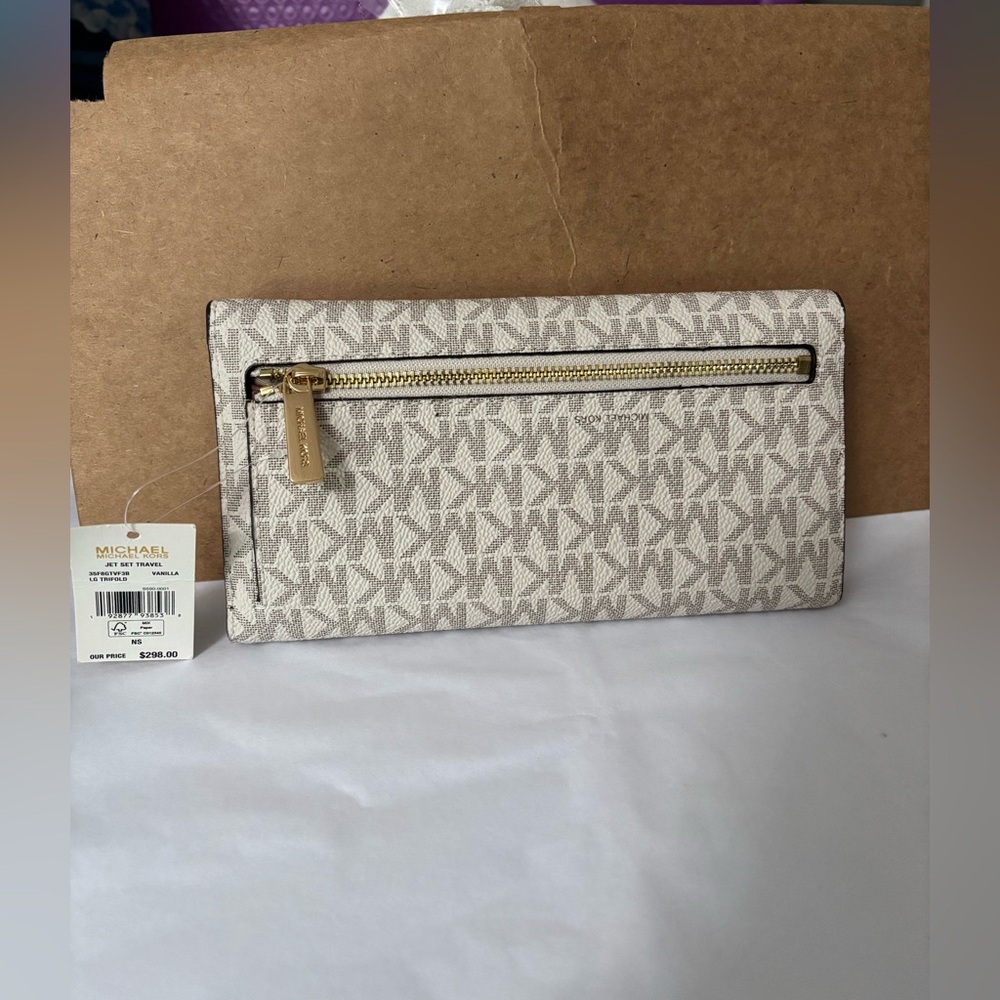 MICHAEL KORS NEW WITH TAGS Jet Set Travel Trifold wallet. - Picture 5 of 5